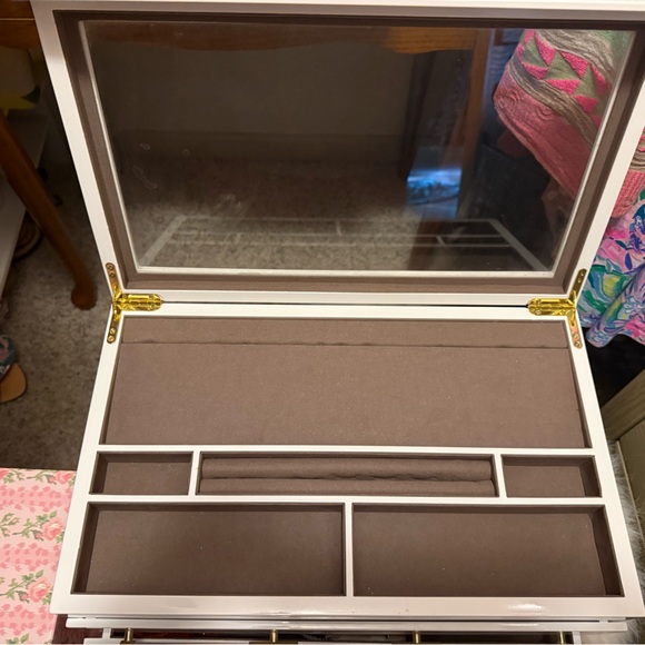 Kendra Scott Jewelry Box - Picture 2 of 7